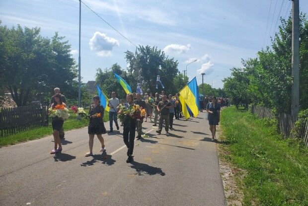 На Маневиччині провели в останню дорогу бійця волинської тероборони Віталія Пилипчука