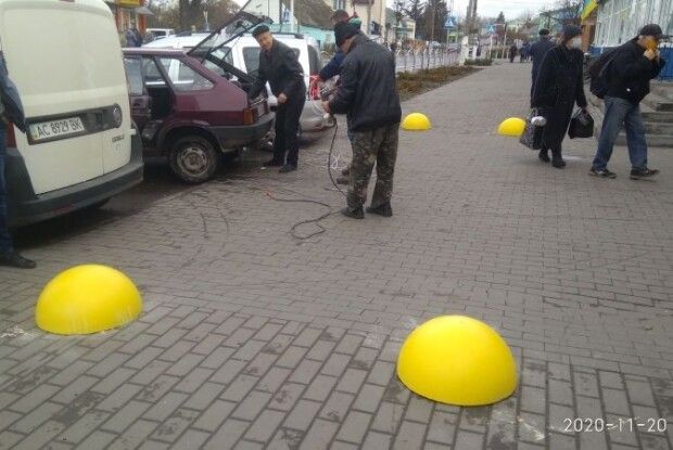 У Ківерцях встановили антипаркувальні напівсфери