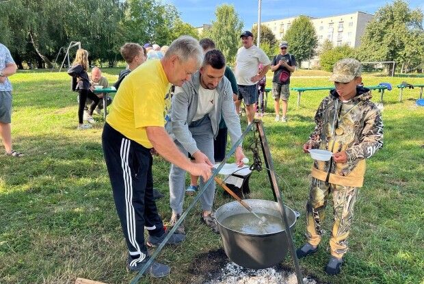 У волинському місті  на озері змагалися рибалки (Фото)