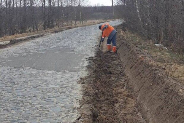 Ремонтують дорогу до Шацьких озер