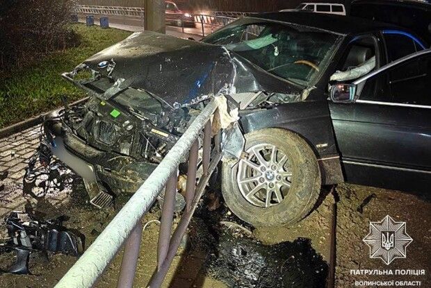 У Луцьку п'яний водій зніс огорожу