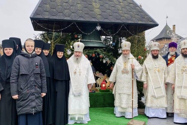 У Зимненському монастирі показали богослужіння за участю предстоятеля упц мп Онуфрія (Відео)