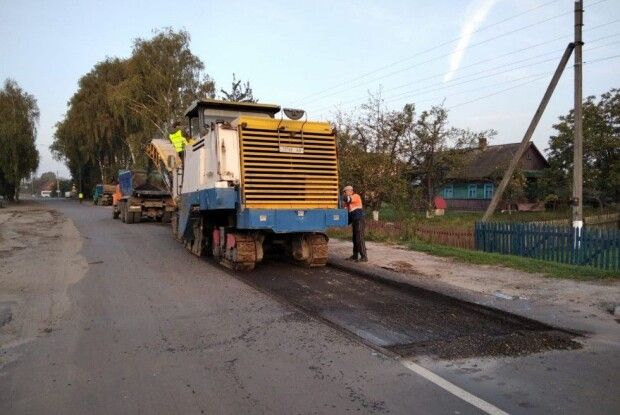 У Шацьку продовжують будувати дорогу з велосипедною доріжкою 