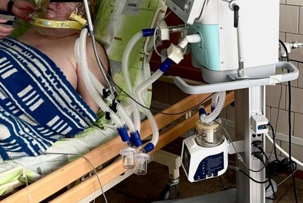 Через самолікування COVID-19 жінка опинилася в критичному стані з сатурацією 40% (Фото)