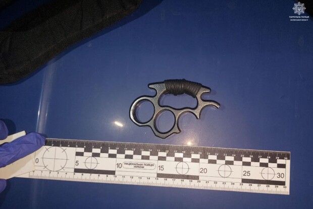 У Луцьку під час комендантської години затримали чоловіка зі зброєю