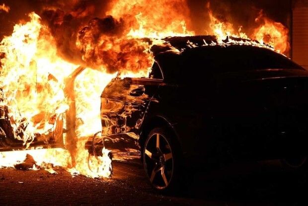 На Волині чоловік через особистий конфлікт підпалив автомобіль односельця 