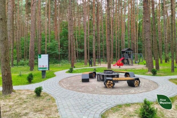 На Волині та Рівненщині відкрили лісові пункти з альтанками та дитячими майданчиками