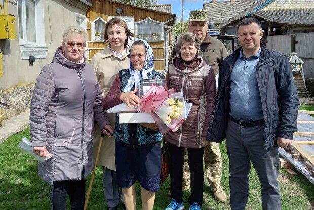 На Горохівщині матерів загиблих героїв привітали місцеві посадовці