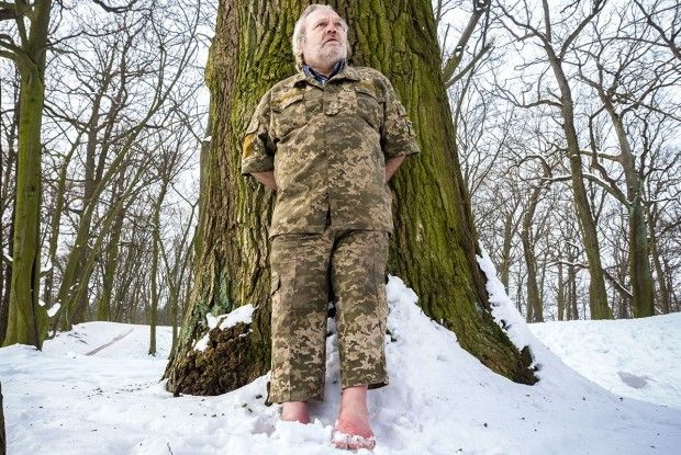 «А піти з цього світу хочу, як і прийшов, — ​босим»