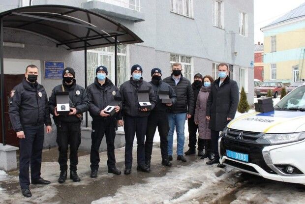 Володимир-Волинські патрульні отримали нові нагрудні камери