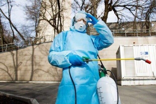 У Маневичах проводять профілактичну дезінфекцію під’їздів