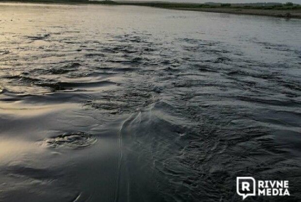 На Рівненщині втопився молодий хлопець, тіло досі шукають