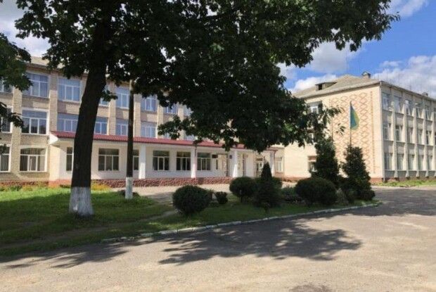 У селищі на Волині скандально відома фірма за 34 мільйони збудує укриття для ліцею