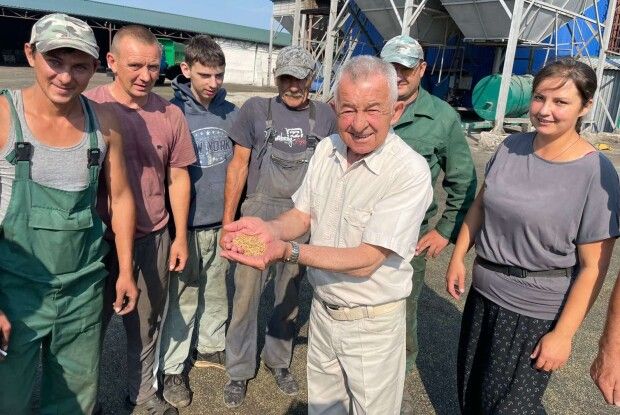 Волинський аграрій Анатолій НИКОНЮК: «Нині на вагу золота – водії, механізатори,  бо половина з них воює…»