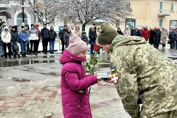 Доньки двох Героїв-ковельчан отримали нагороди своїх батьків
