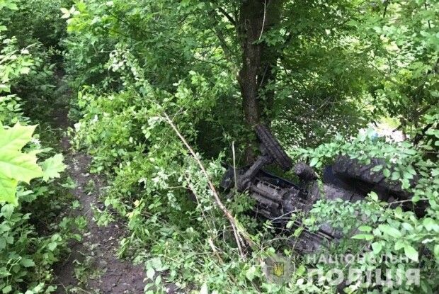 На Рівненщині трактор впав у яр, водій не вижив