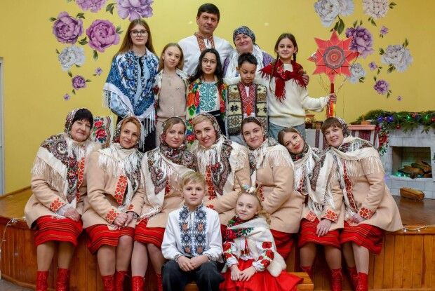 Світло свята заради миру: у волинському селі провели благодійні різдвяні вечорниці (Фото)