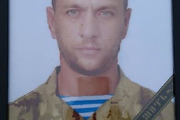 Прощалися з бійцем і бойові побратими