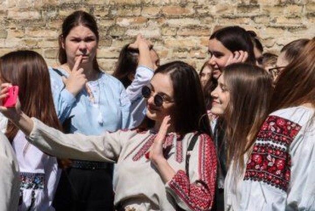 У ВНУ в День вишиванки зібрали для ЗСУ понад 60 тисяч гривень (Фото, відео)