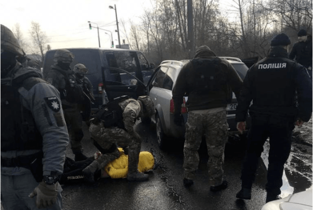 У Києві затримали подружжя, яке організувало в квартирі лабораторію з виготовлення амфетаміну
