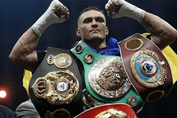 Усик відмовився від чемпіонського пояса і бою з росіянином