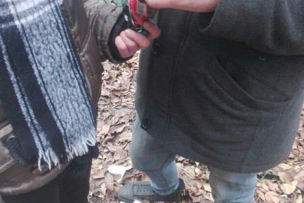 Чоловік доводив підлітків до безпорадного стану
