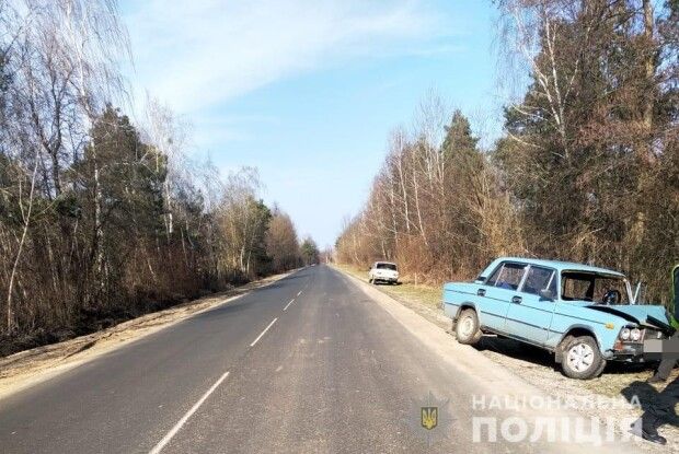 На Волині два «жигулі» врізалися в дерева: постраждалі – в лікарні (Фото)