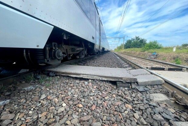 Перечепився і впав: на Рівненщині чоловік потрапив під швидкісний електропотяг