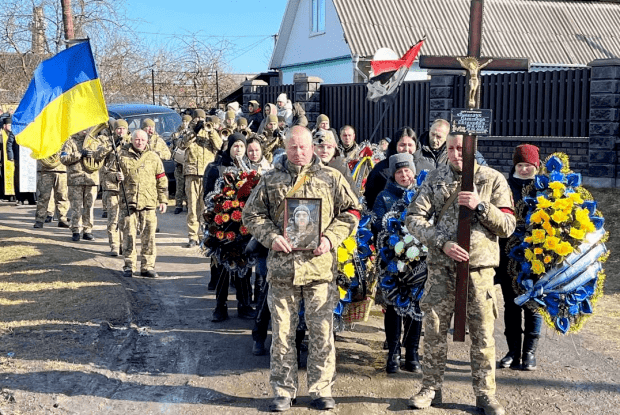 На Волині попрощалися із полеглим на війні батьком трьох дітей (Фото)