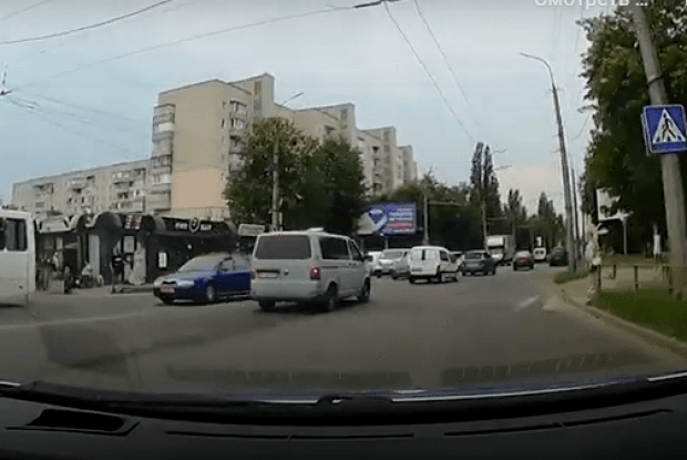 У Луцьку біля Північного ринку патрульні оштрафували водія (Відео)