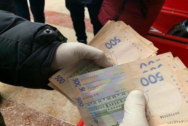 Волинянин збрехав про побиття, і тицяв хабар поліцейським за непритягнення його до відповідальності