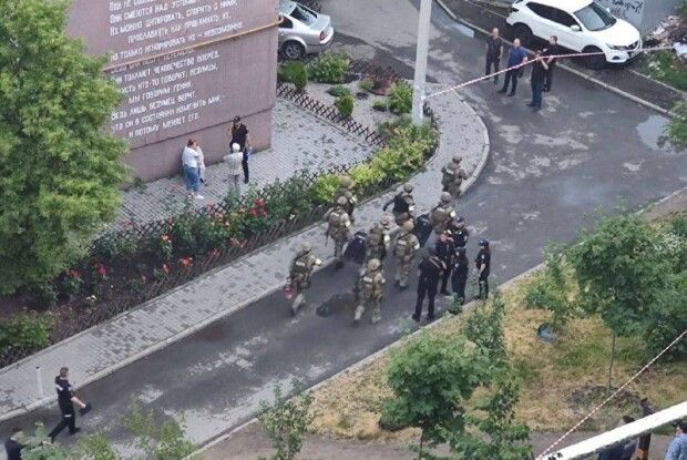 У Дніпрі невідомий кинув із вікна гранату у двір. Постраждала дитина (Відео)