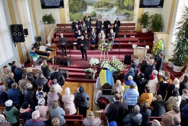 Завтра виповнилося б 34: Нововолинськ попрощався із загиблим Героєм Степаном Локшином