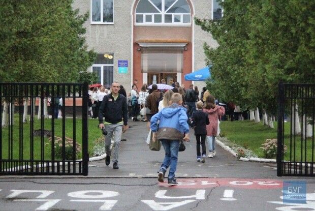 Від завтра у місті на Волині відновлюють роботу шкіл та садочків