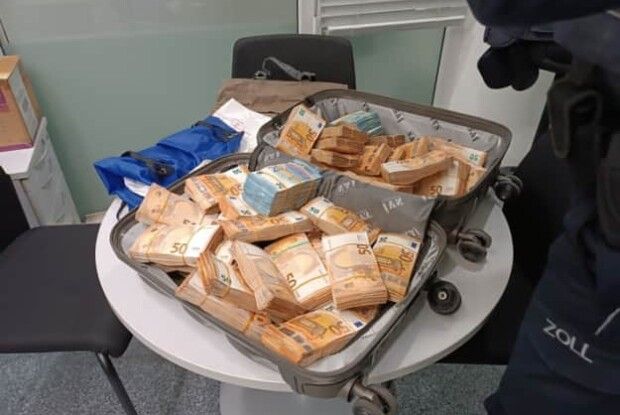 У Мюнхені в пенсіонера з України знайшли 455 тисяч євро готівкою