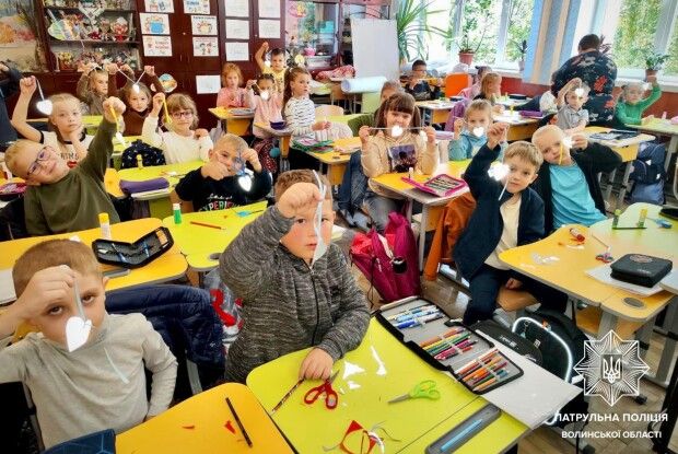 Сяйте у темряві: у Луцьку школярів навчали правилам безпеки