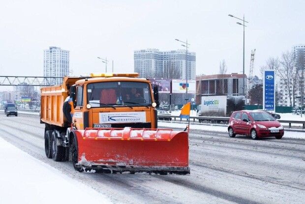 Снігоприбиральна техніка справилася із першим снігопадом на Волині