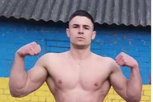 У чемпіона-армреслера з Маневиччини замість спортзалу – власне подвір’я