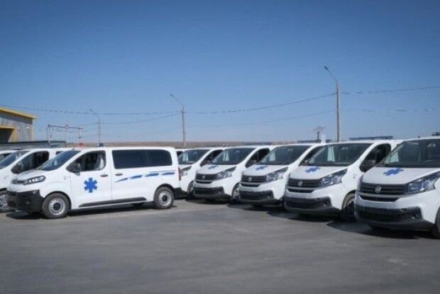 Франція передала Україні 21 машину швидкої допомоги