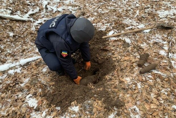 На Рівненщині підірвали боєприпаси (Фото)