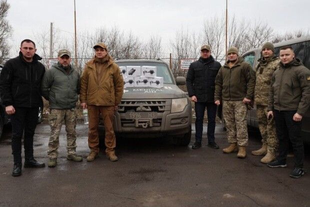 Луцькі депутати доставили цінний вантаж на передову (Фото)