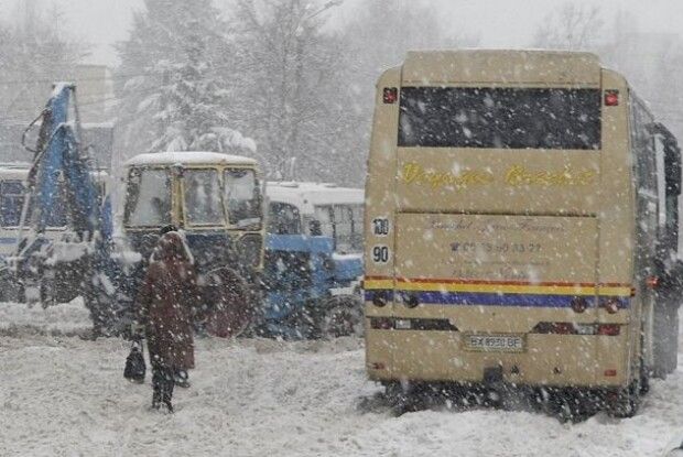 На Рівненщині готуються зупинити маршрутки та шкільні автобуси