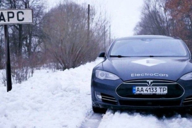 Маск схвалює. Глава Tesla відреагував на фото Model S в українському селі Марс 