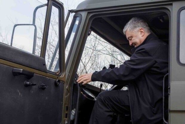 4,5 екватори: Порошенко порахував, скільки кілометрів «намотав» у поїздках на фронт