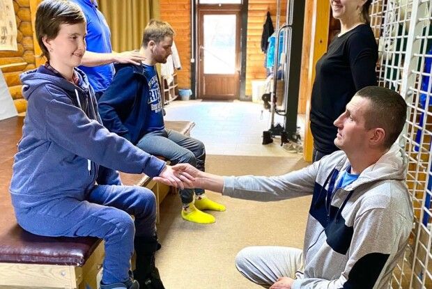 Майже рік волинянин бореться за життя доньки, поки мама доглядає за новонародженою дитинкою