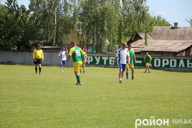 Шацькі лісівники впорядкували селищний стадіон і виграли в згоранців у футбол