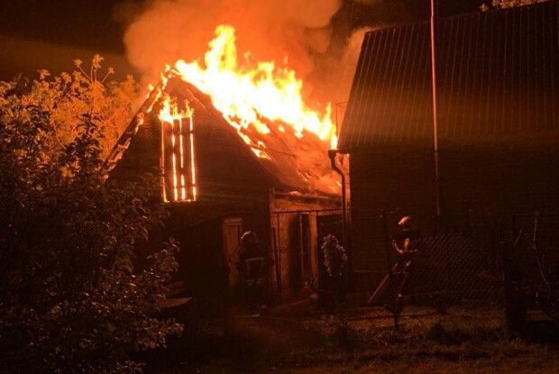 Неподалік Луцька пожежа у хліві ледь не знищила будинок