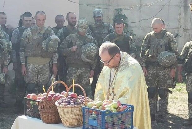 Волинські захисники, які боронять нашу землю на Сході, освятили яблука 