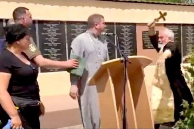 Священник із російської церкви побив хрестом отця з української