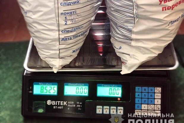 Полісмени вчинили великий трус у бурштинових баронів Рівненщини (Фото)